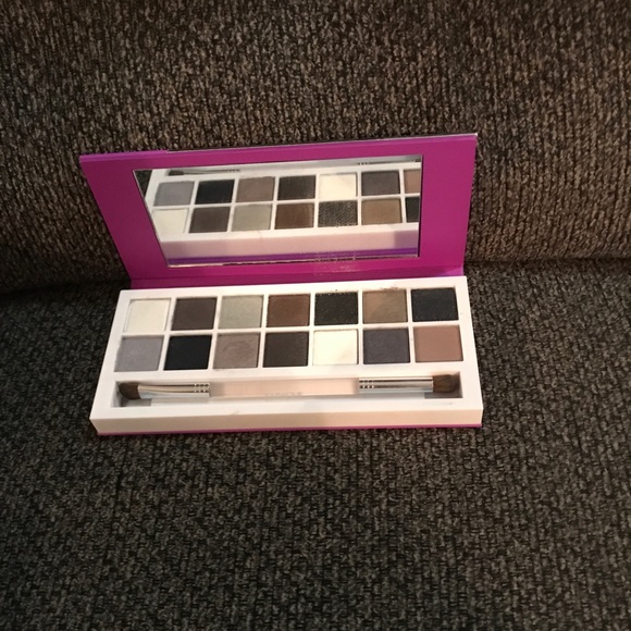 Clinique Other - Clinique eyeshadow palette Clinique Other - Clinique eyeshadow palette
